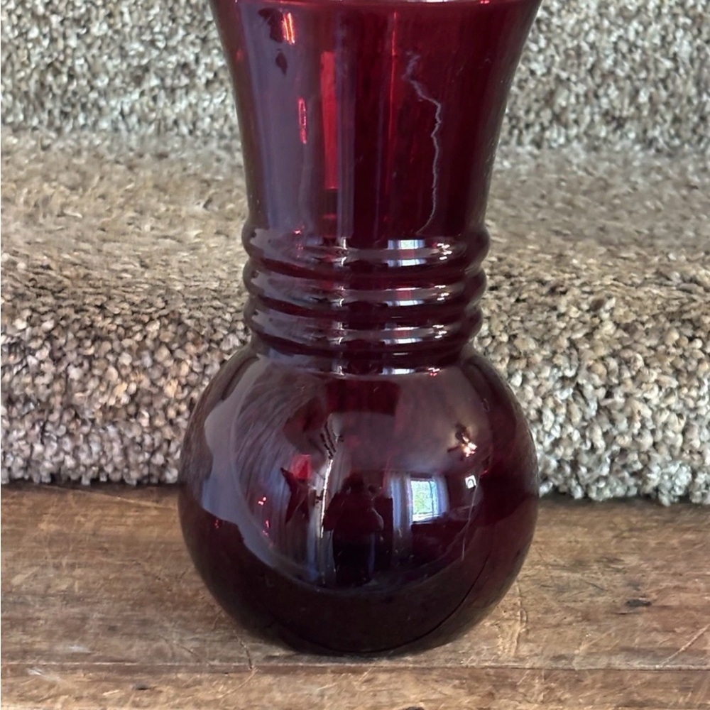 Deep Ruby Glass Decorative Vase - Elegant Home Accent